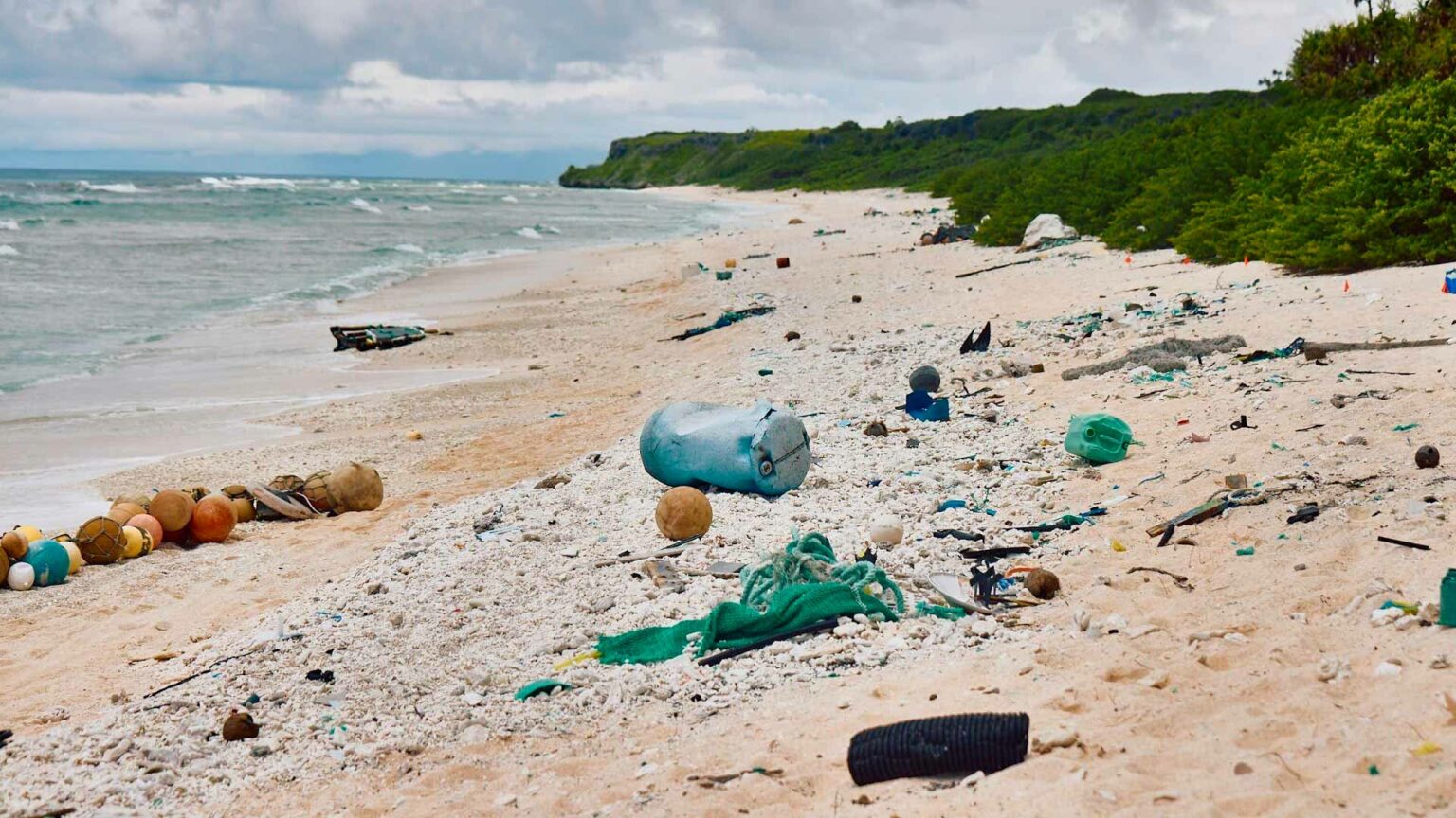 Lutter contre le fléau de la pollution plastique des océans - Groupe ...